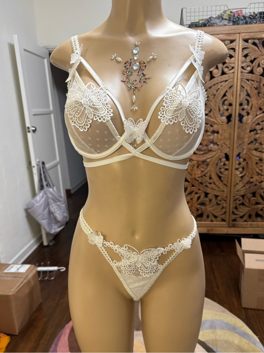 Delicate Ivory Lace Butterfly Bra & Thong Set NWOT